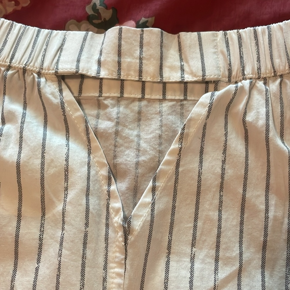 Calvin Klein Jeans Off-the-Shoulder Bell
Sleeve Top, NWT - Picture 10 of 10